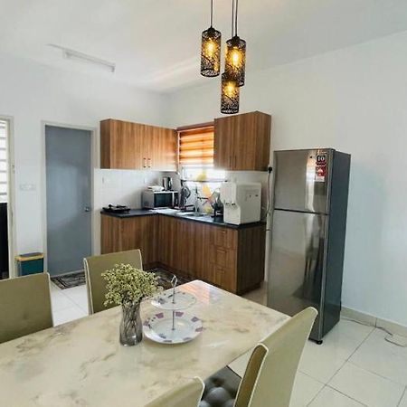 Klia Homestay Apartment - 2 Room Sepang Zewnętrze zdjęcie